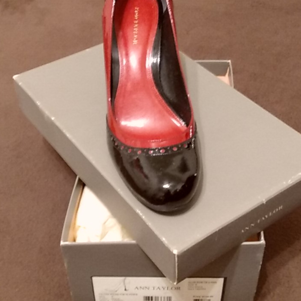 Ann Taylor black & red patent leather heels